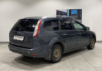 Подержанный автомобиль Ford Focus Wagon 2010 года (5 фото)
