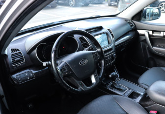 Подержанный автомобиль Kia Sorento 2016 года (7 фото)