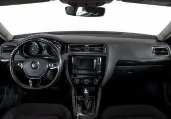 Подержанный автомобиль Volkswagen Jetta Sedan 2017 года (8 фото)