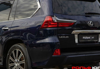 Подержанный автомобиль Lexus LX 2017 года (19 фото)