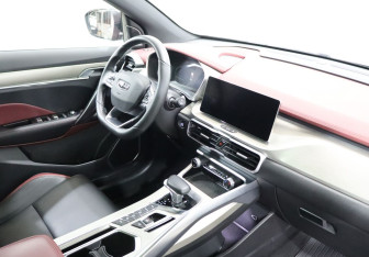 Подержанный автомобиль Geely Coolray 2023 года (10 фото)