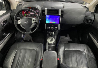 Подержанный автомобиль Nissan X-Trail 2013 года (11 фото)
