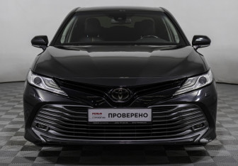 Подержанный автомобиль Toyota Camry Sedan 2019 года (2 фото)
