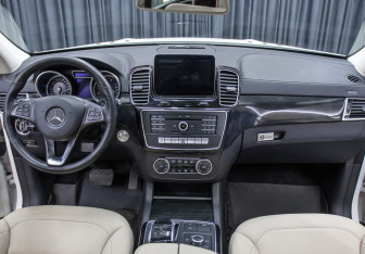 Подержанный автомобиль Mercedes-Benz GLE 2016 года (14 фото)