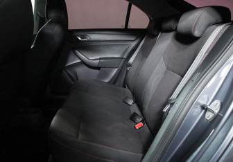 Подержанный автомобиль Skoda Rapid Liftback 2015 года (11 фото)