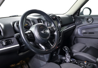 Подержанный автомобиль MINI Countryman 2017 года (14 фото)