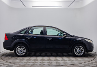 Подержанный автомобиль Ford Focus Sedan 2008 года (6 фото)