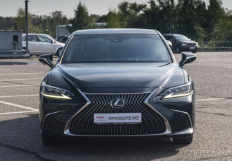 Подержанный автомобиль Lexus ES 2018 года (4 фото)