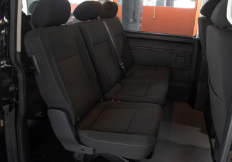 Подержанный автомобиль Volkswagen Caravelle 2017 года (13 фото)