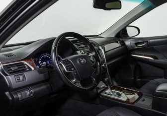 Подержанный автомобиль Toyota Camry Sedan 2014 года (10 фото)