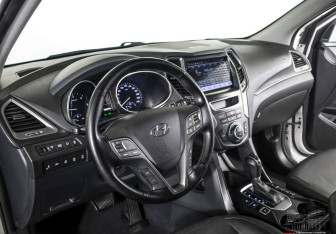 Подержанный автомобиль Hyundai Santa Fe 2017 года (7 фото)