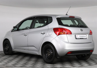 Подержанный автомобиль Kia Venga 2013 года (4 фото)