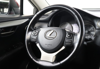 Подержанный автомобиль Lexus NX 2016 года (15 фото)