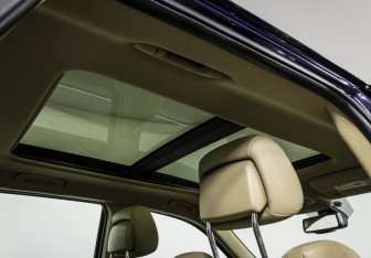 Подержанный автомобиль Jeep Grand Cherokee 2012 года (17 фото)