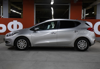 Подержанный автомобиль Kia Ceed Hatchback 2013 года (8 фото)