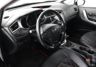 Подержанный автомобиль Kia Ceed Wagon 2015 года (9 фото)