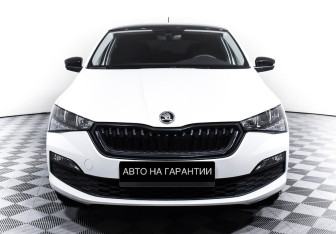 Подержанный автомобиль Skoda Rapid Liftback 2022 года (2 фото)