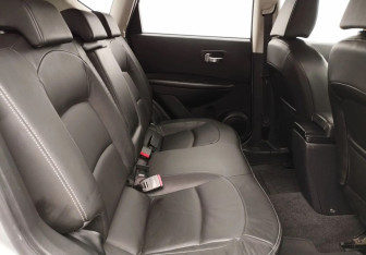 Подержанный автомобиль Nissan Qashqai 2007 года (11 фото)