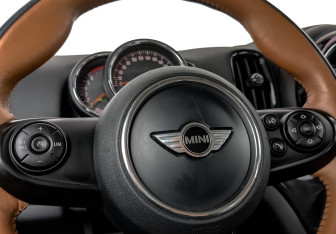 Подержанный автомобиль MINI Countryman 2018 года (26 фото)