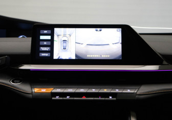 Подержанный автомобиль Changan UNI-V 2023 года (20 фото)