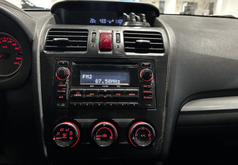 Подержанный автомобиль Subaru XV 2011 года (10 фото)