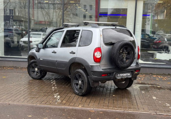 Подержанный автомобиль Chevrolet Niva 2015 года (6 фото)