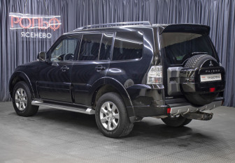 Подержанный автомобиль Mitsubishi Pajero 2013 года (7 фото)