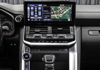 Подержанный автомобиль Toyota Land Cruiser Suv 2023 года (16 фото)