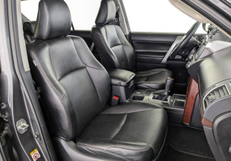 Подержанный автомобиль Toyota Land Cruiser Prado 2015 года (24 фото)