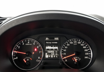 Подержанный автомобиль Nissan X-Trail 2013 года (16 фото)