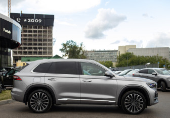 Подержанный автомобиль Geely Monjaro 2025 года (3 фото)