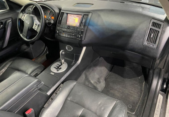 Подержанный автомобиль Infiniti FX 2005 года (9 фото)