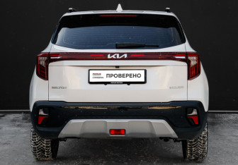 Подержанный автомобиль Kia Seltos 2023 года (6 фото)