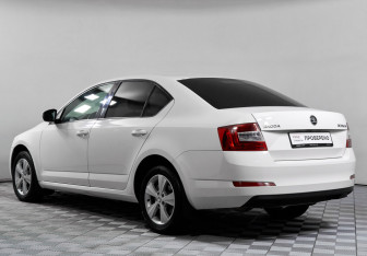 Подержанный автомобиль Skoda Octavia Liftback 2013 года (7 фото)