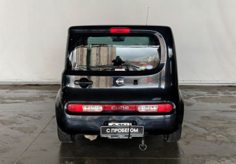 Подержанный автомобиль Nissan Cube 2010 года (5 фото)