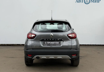 Подержанный автомобиль Renault Kaptur 2019 года (7 фото)