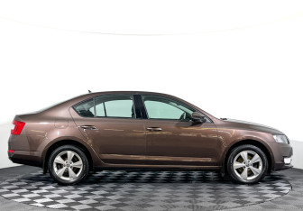 Подержанный автомобиль Skoda Octavia Liftback 2015 года (4 фото)