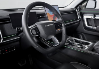 Подержанный автомобиль Jaecoo J7 2023 года (14 фото)