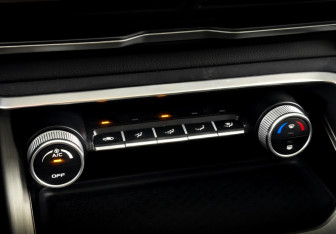 Подержанный автомобиль Geely Coolray 2023 года (25 фото)