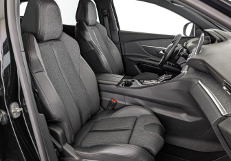 Подержанный автомобиль Peugeot 3008 2018 года (23 фото)