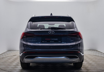 Подержанный автомобиль Hyundai Santa Fe 2021 года (4 фото)