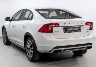 Подержанный автомобиль Volvo S60 Cross Country 2018 года (7 фото)