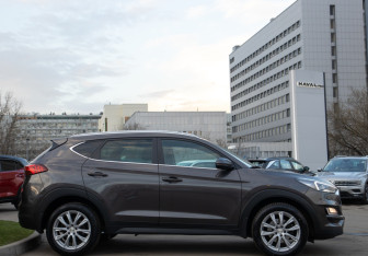 Подержанный автомобиль Hyundai Tucson 2019 года (2 фото)