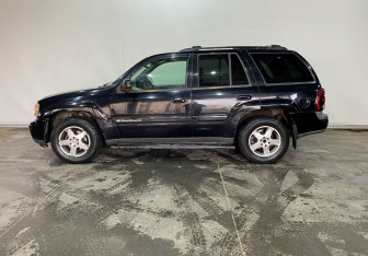 Подержанный автомобиль Chevrolet TrailBlazer 2003 года (8 фото)