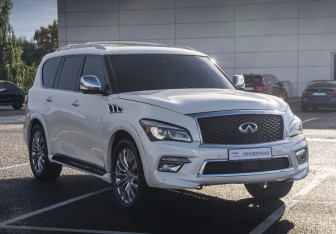 Подержанный автомобиль Infiniti QX80 2017 года (3 фото)
