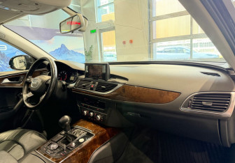 Подержанный автомобиль Audi A6 Sedan 2011 года (10 фото)
