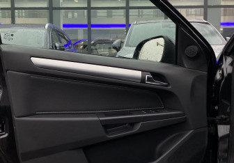 Подержанный автомобиль Opel Astra Sedan 2012 года (15 фото)