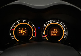 Подержанный автомобиль Toyota Corolla Sedan 2011 года (22 фото)