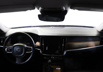 Подержанный автомобиль Volvo S90 2019 года (12 фото)