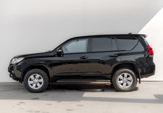 Подержанный автомобиль Toyota Land Cruiser Prado 2020 года (8 фото)